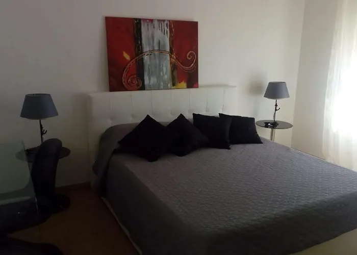 La Casa Di Marta 住宿加早餐酒店 马里内拉